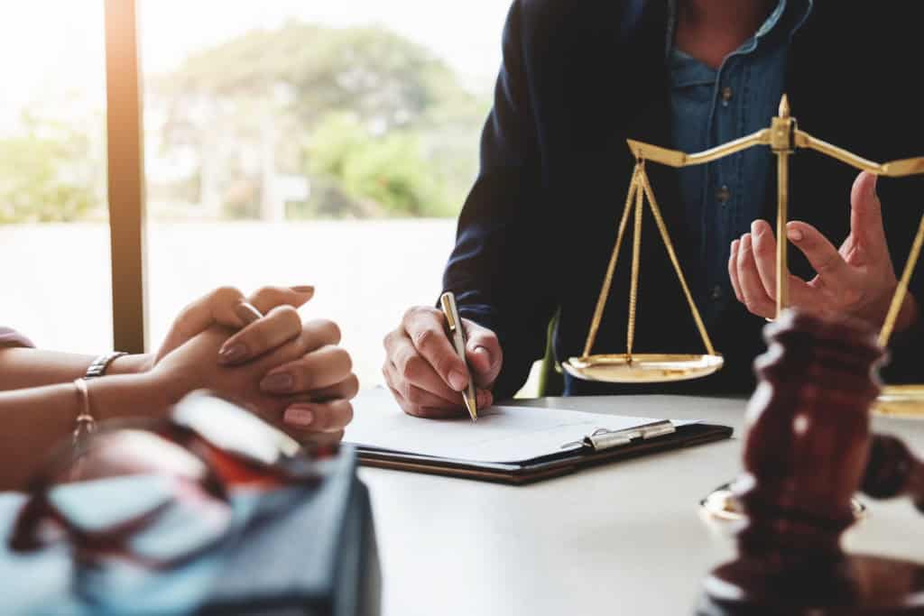 Court Applications vs. Mediation: A Less Stressful Path with EH Mediation Eastleigh